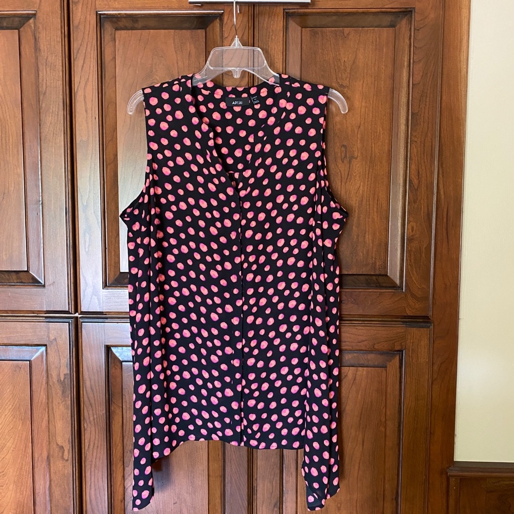 Sleeveless blouse